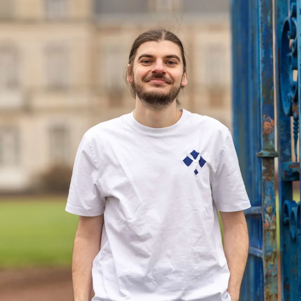 Charles Caron, co-créateur d'Omniscius, le jeu de 54 cartes